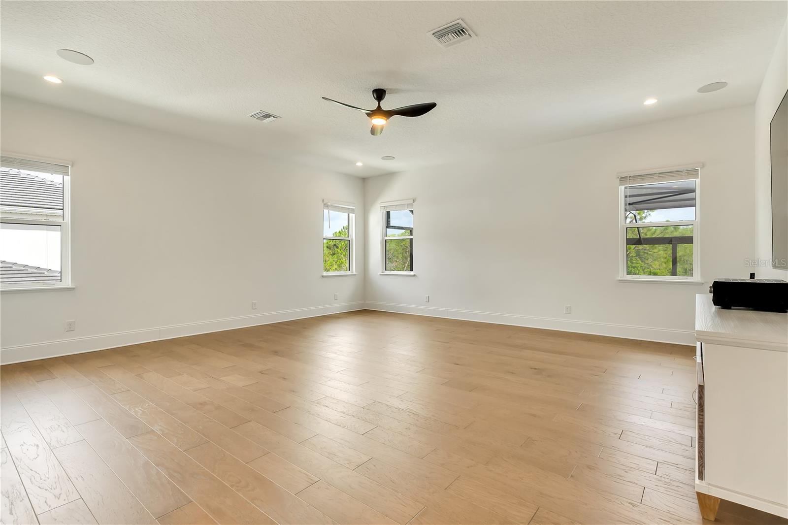 LAUREL POINTE PH 1 - Residential
