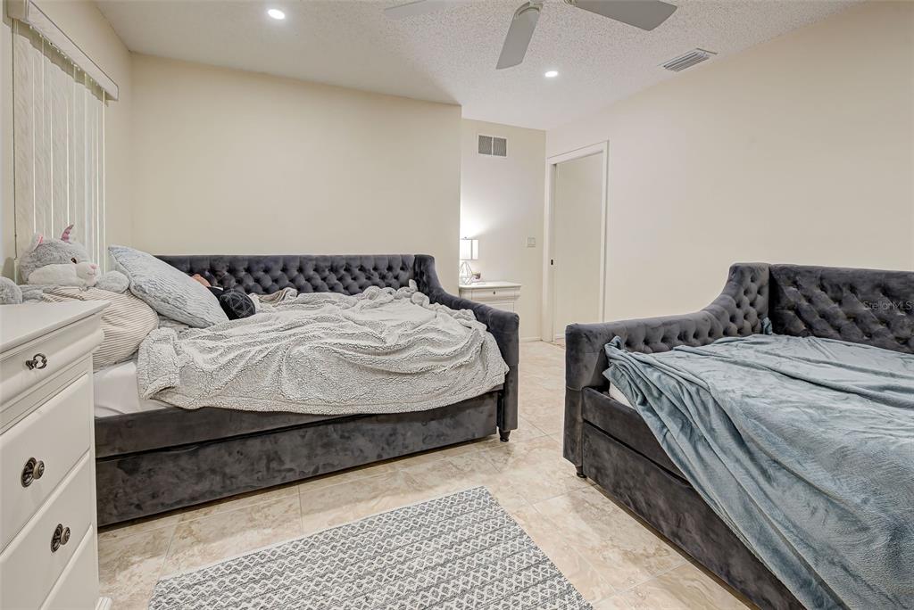 CLARK LAKES SUB - Residential Lease