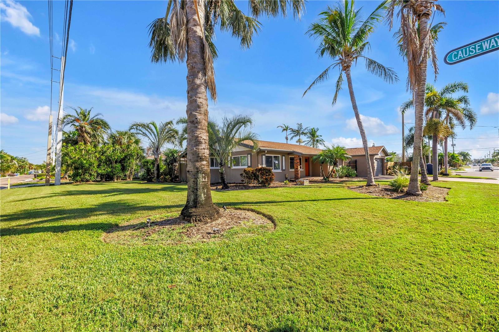 CAUSEWAY ISLES - Residential