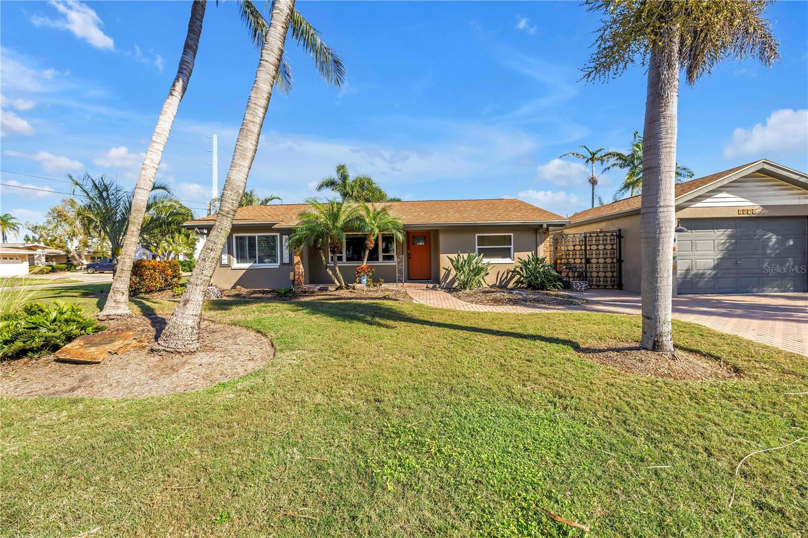 CAUSEWAY ISLES - Residential