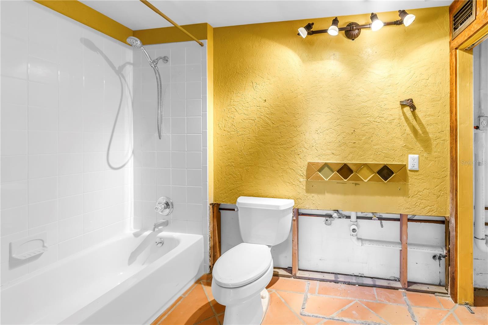 CAUSEWAY ISLES - Residential