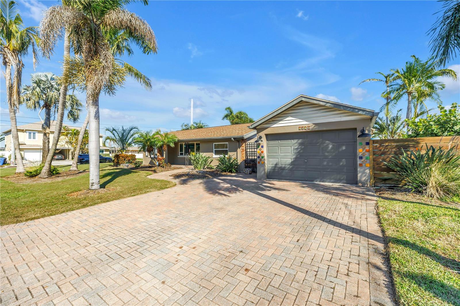 CAUSEWAY ISLES - Residential
