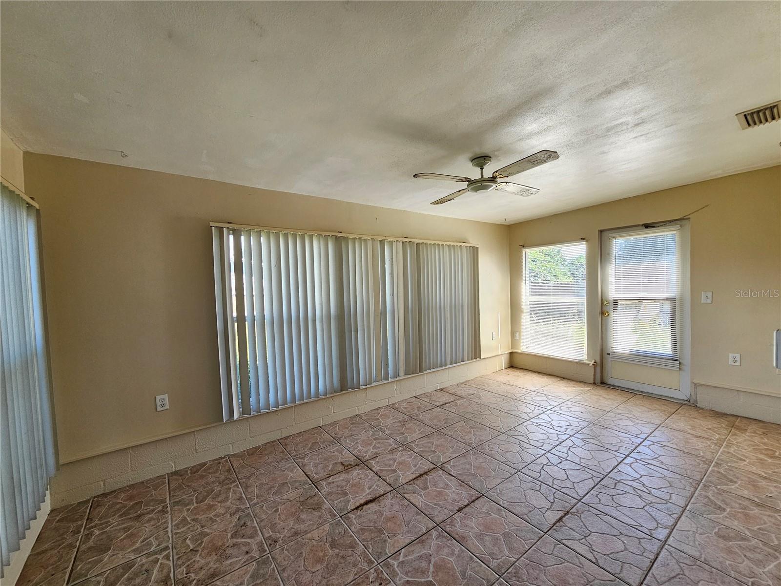 BEACON SQUARE - Residential Lease