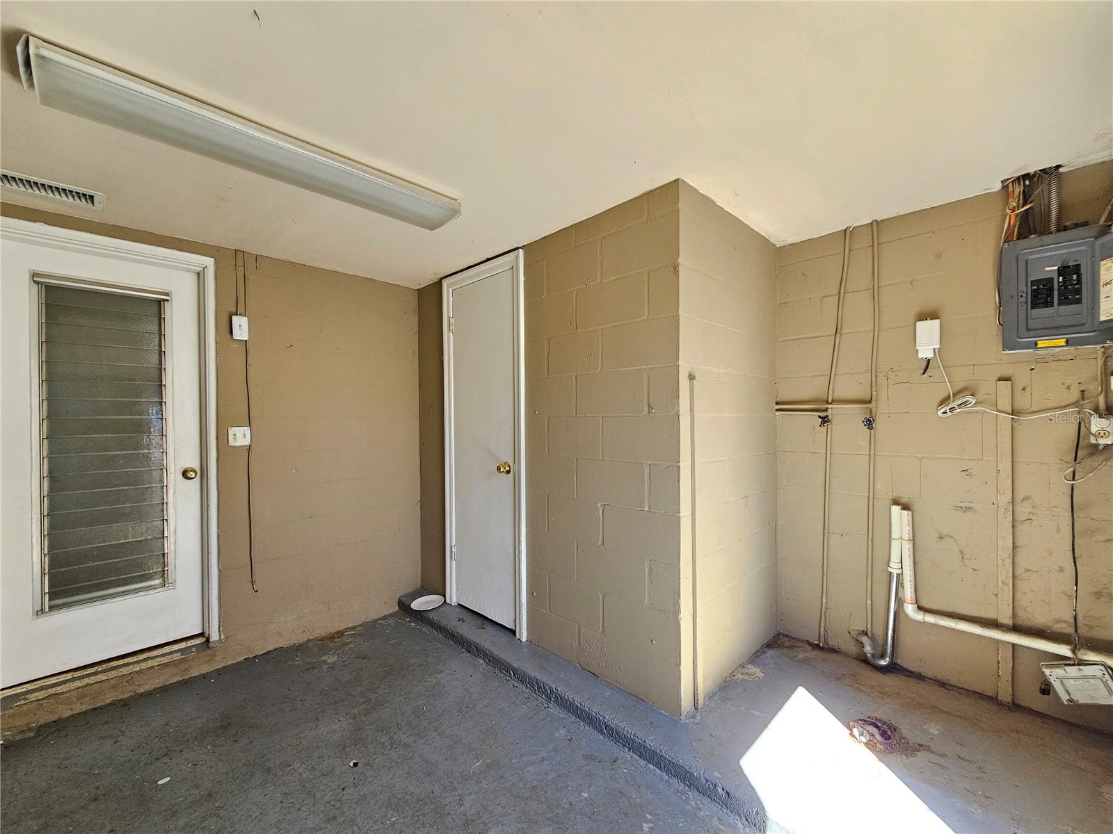 BEACON SQUARE - Residential Lease