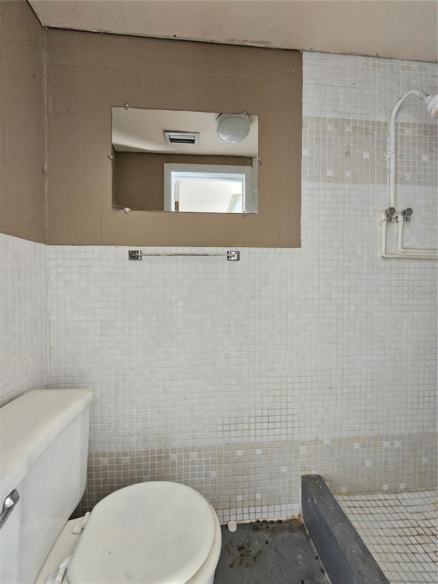 BEACON SQUARE - Residential Lease