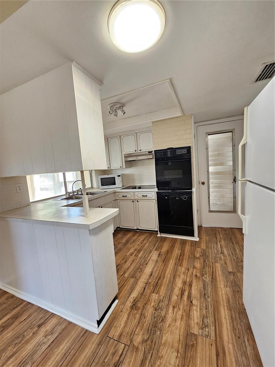 BEACON SQUARE - Residential Lease