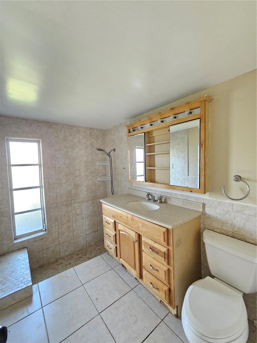 BEACON SQUARE - Residential Lease