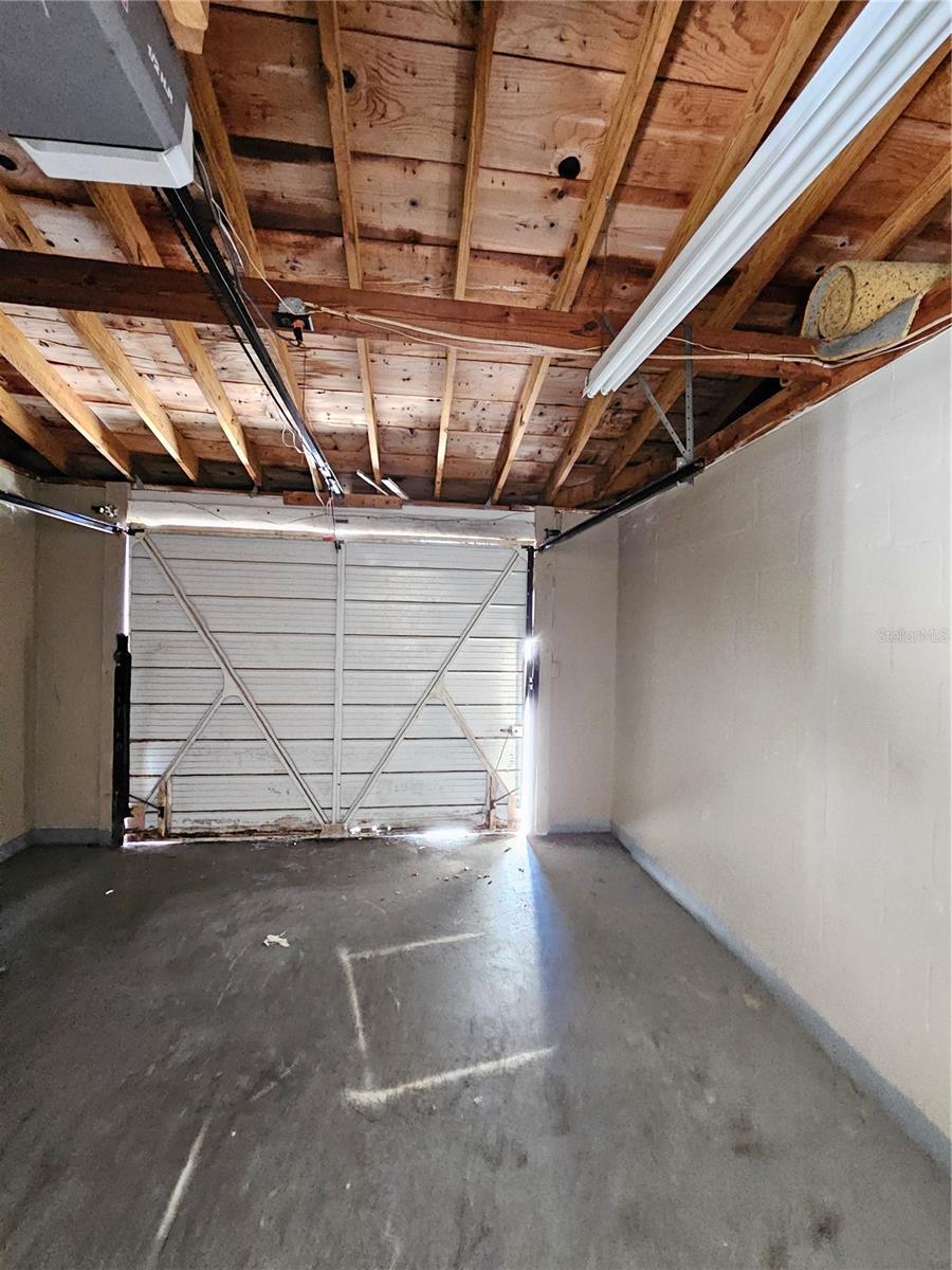 BEACON SQUARE - Residential Lease