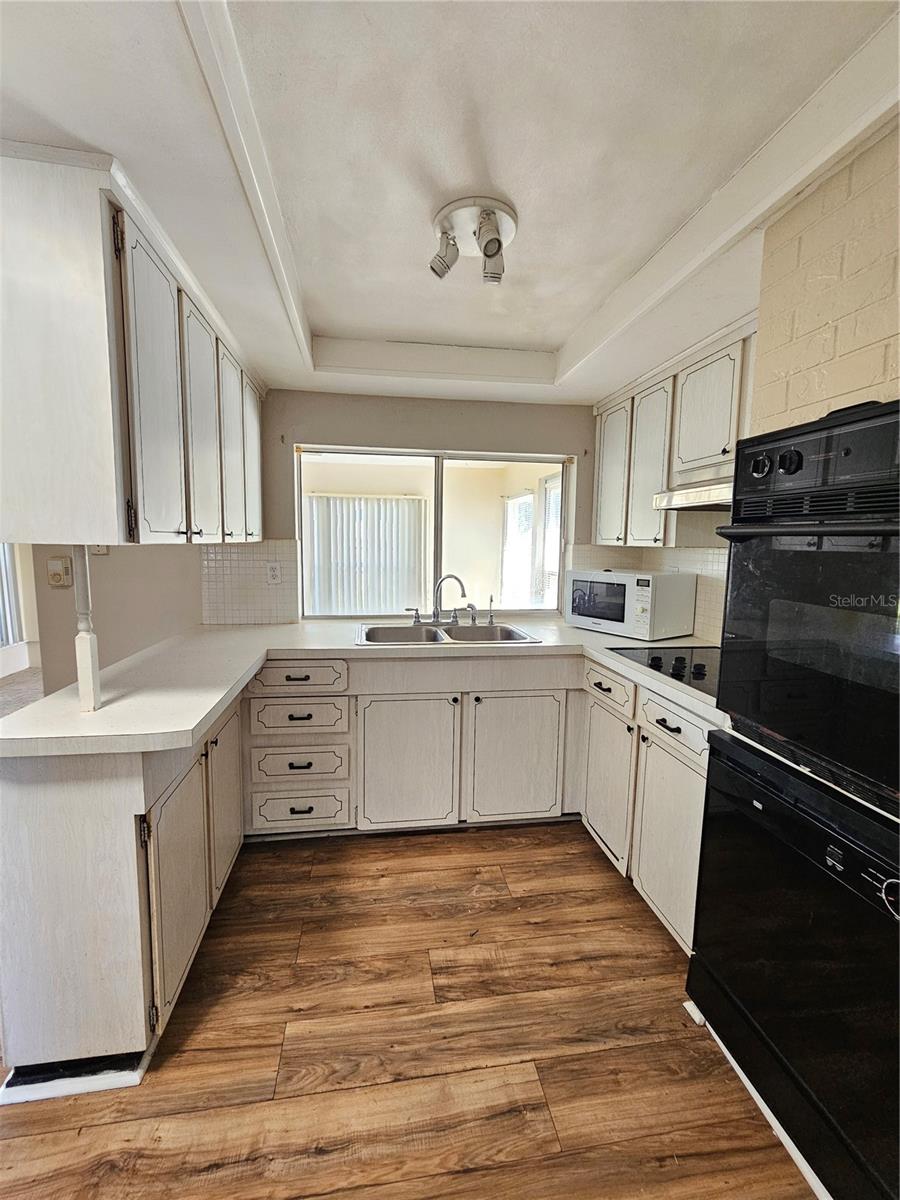 BEACON SQUARE - Residential Lease