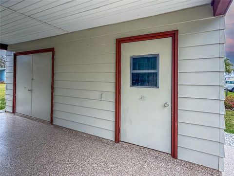 A home in ELLENTON