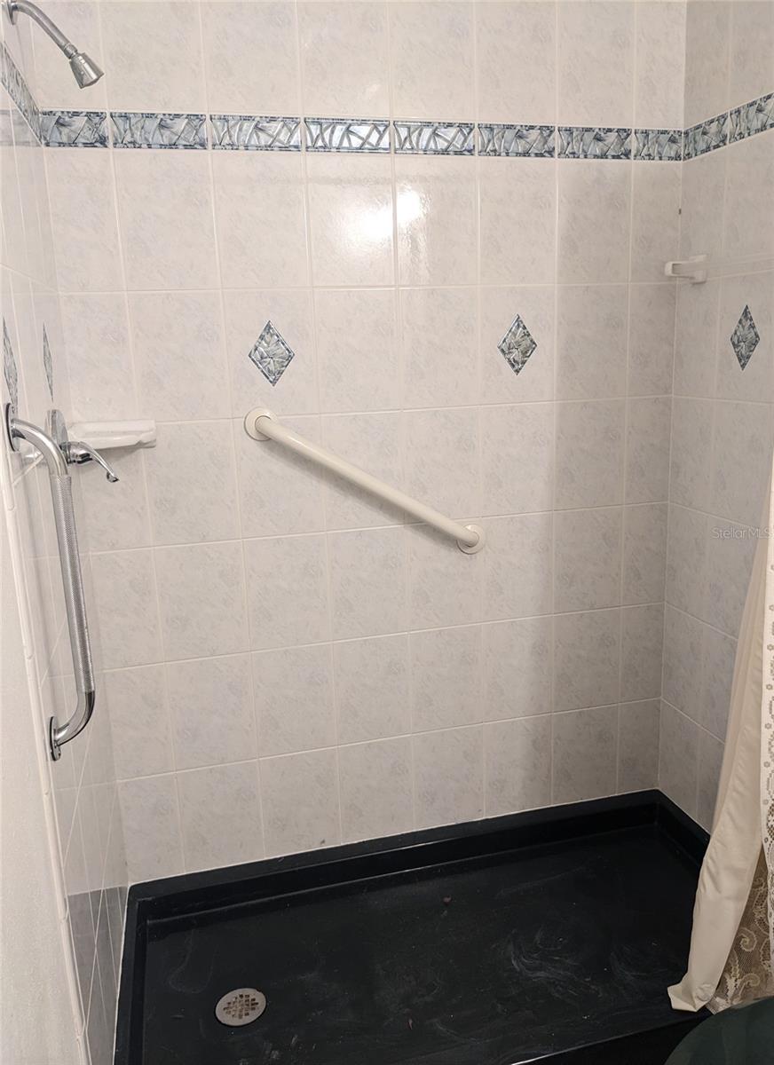 PINE VILLA UNIT 01 - Residential