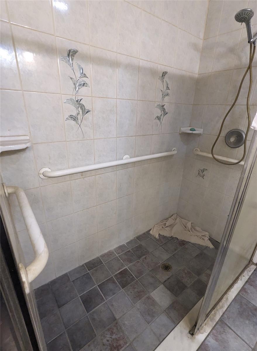 PINE VILLA UNIT 01 - Residential