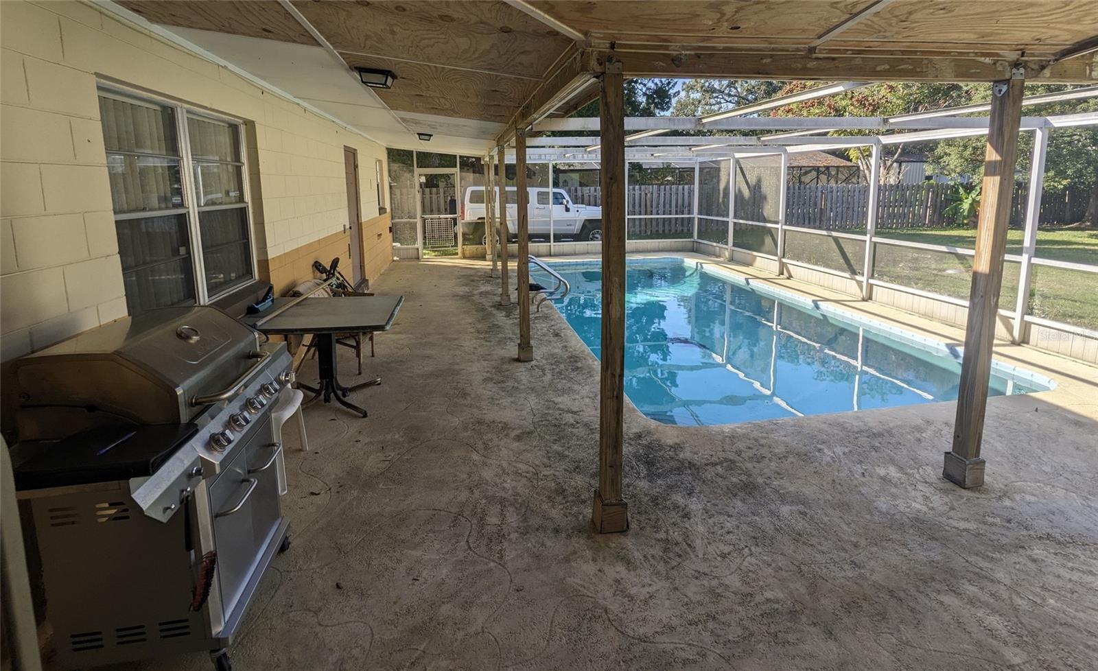 PINE VILLA UNIT 01 - Residential