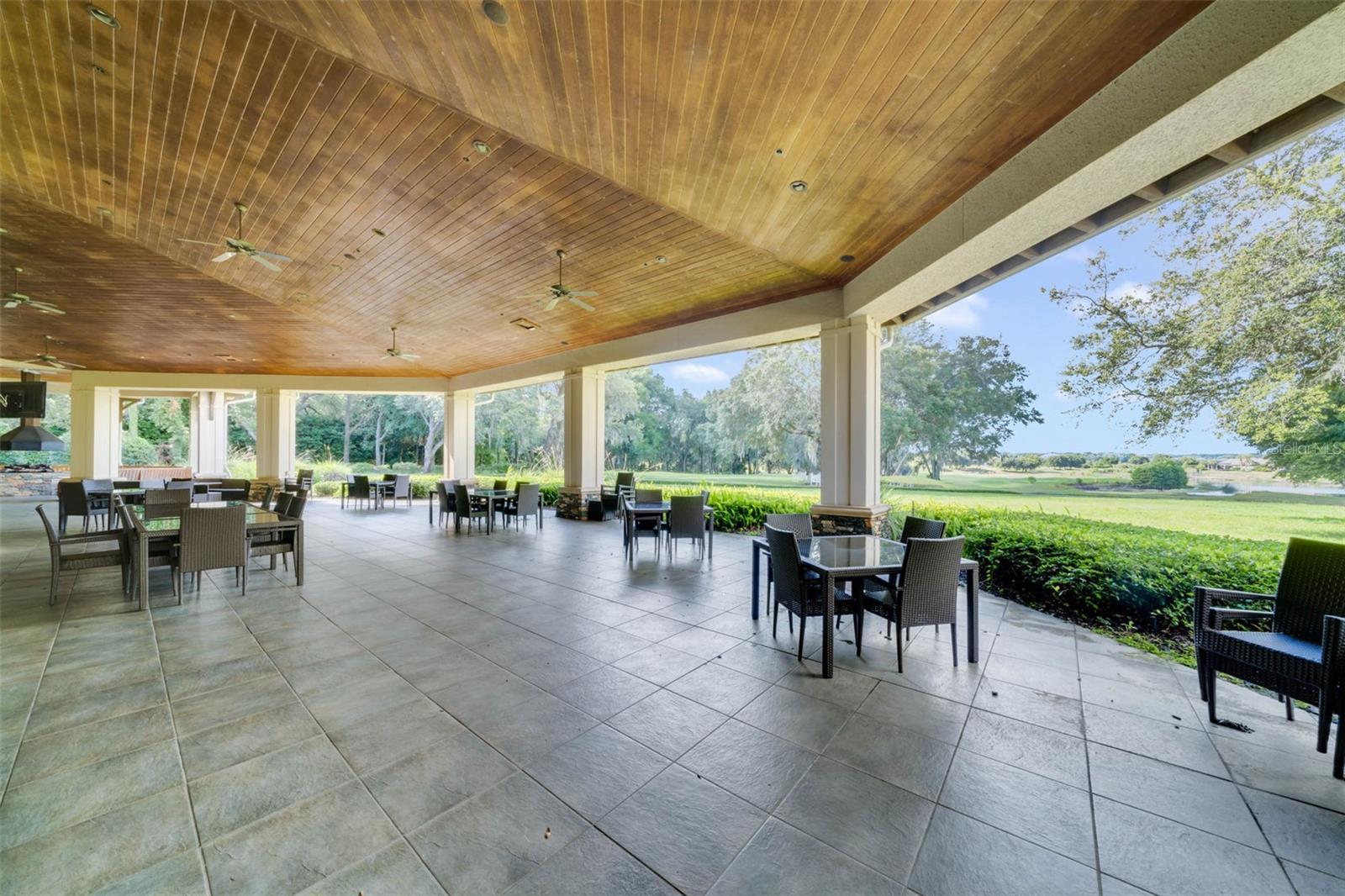 HEATHROW COUNTRY ESTATE - Residential