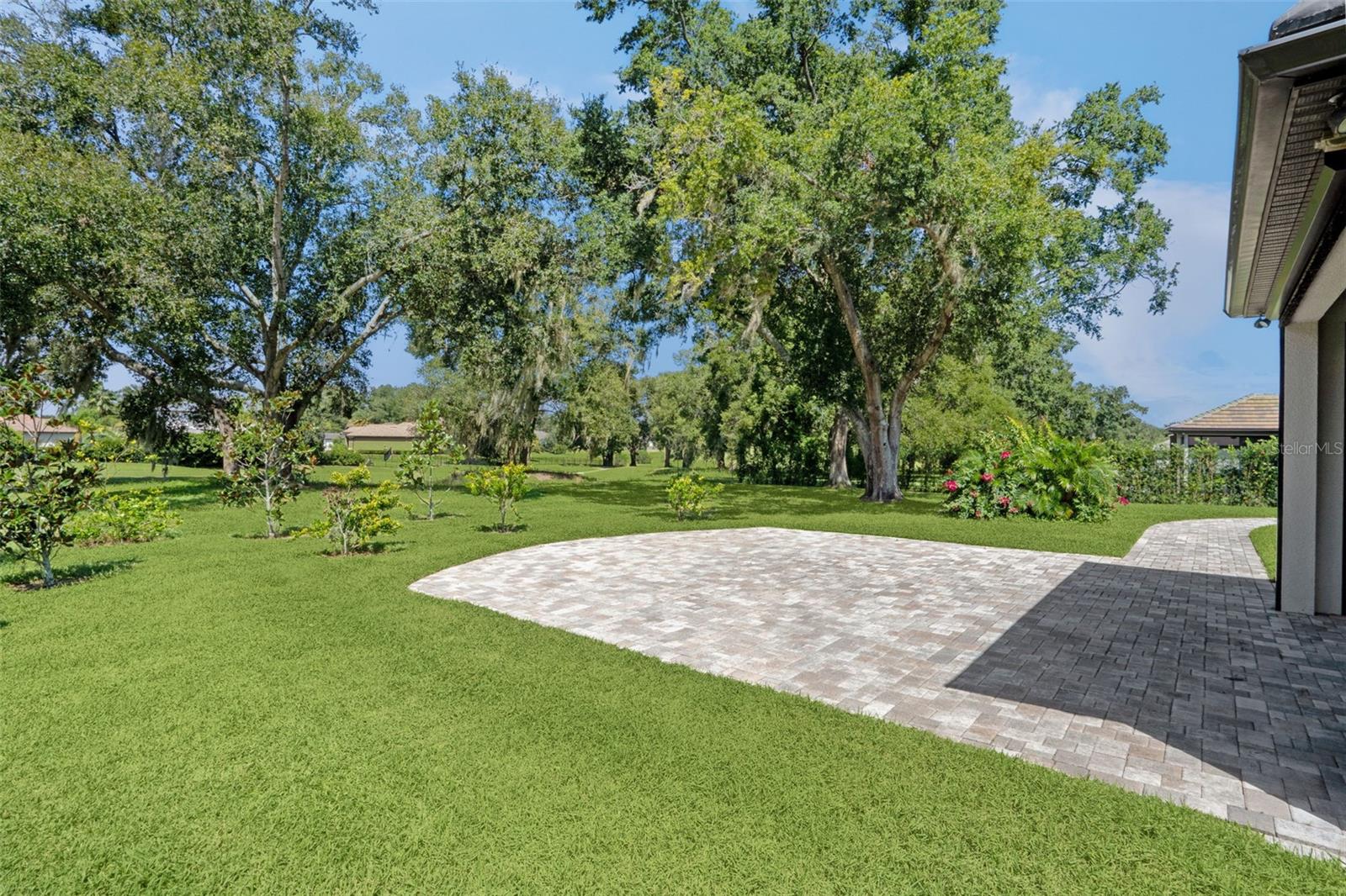 HEATHROW COUNTRY ESTATE - Residential