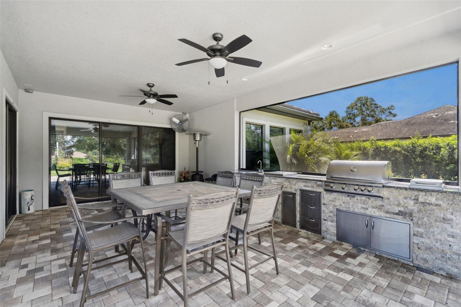 HEATHROW COUNTRY ESTATE - Residential