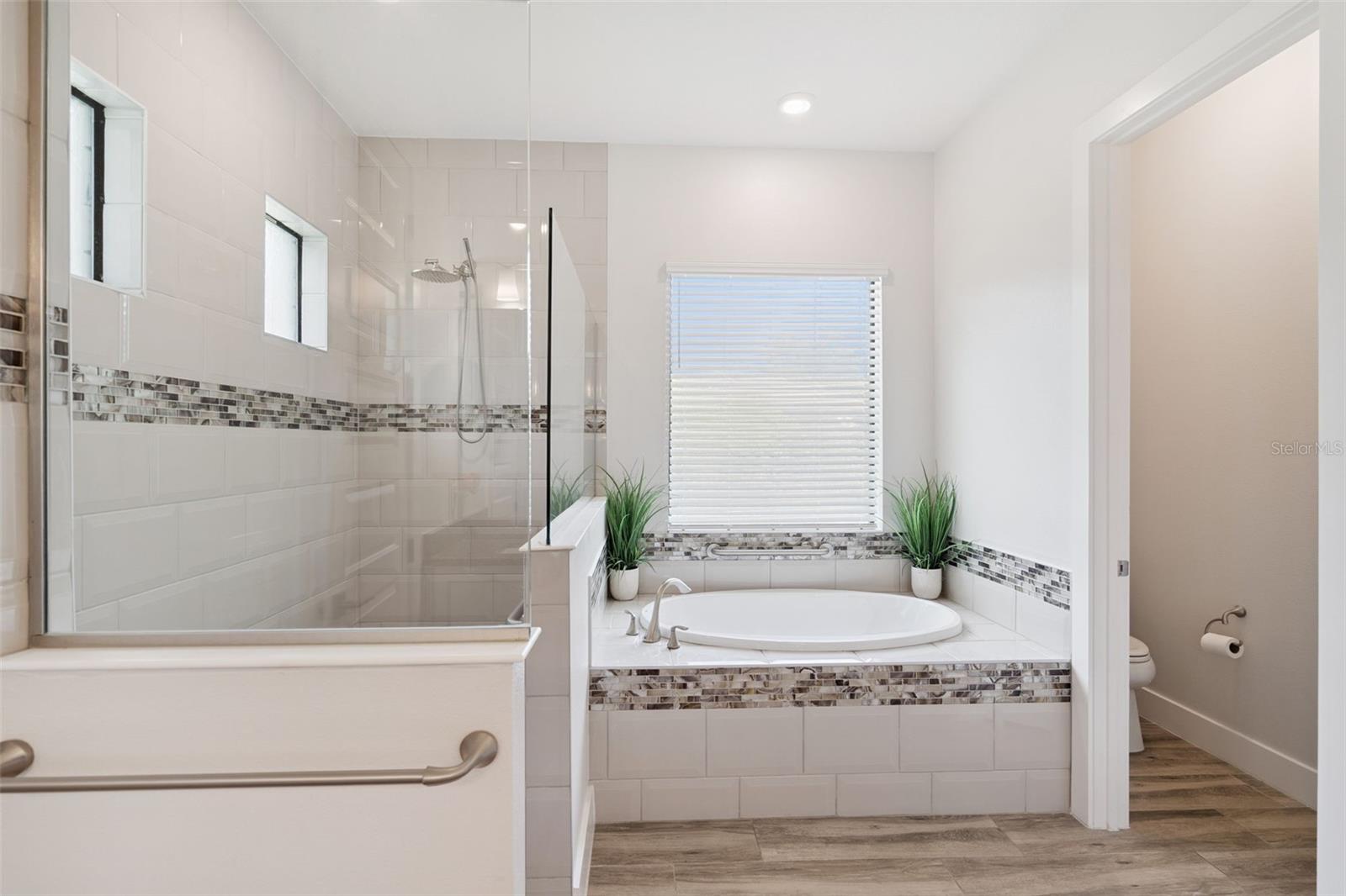 HEATHROW COUNTRY ESTATE - Residential