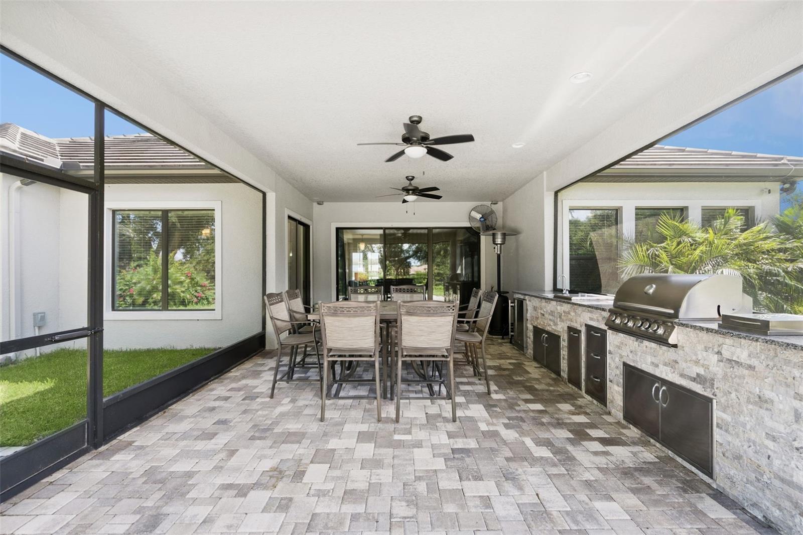 HEATHROW COUNTRY ESTATE - Residential