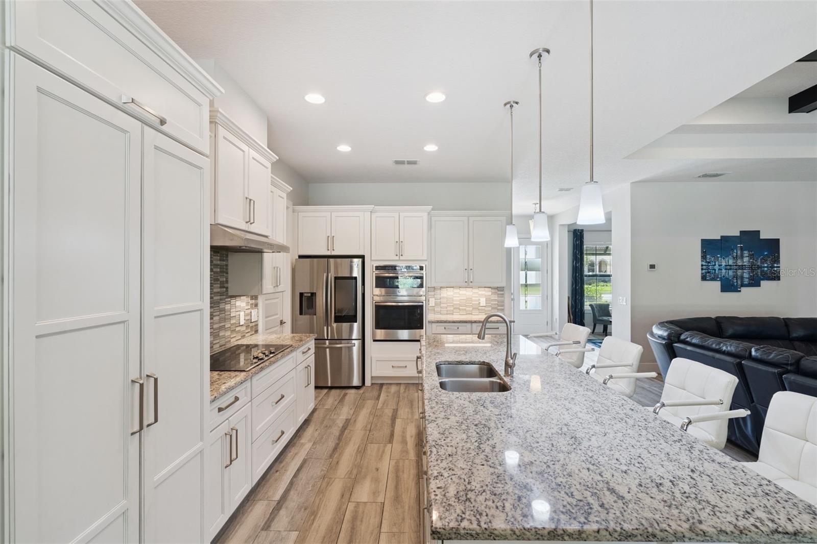 HEATHROW COUNTRY ESTATE - Residential