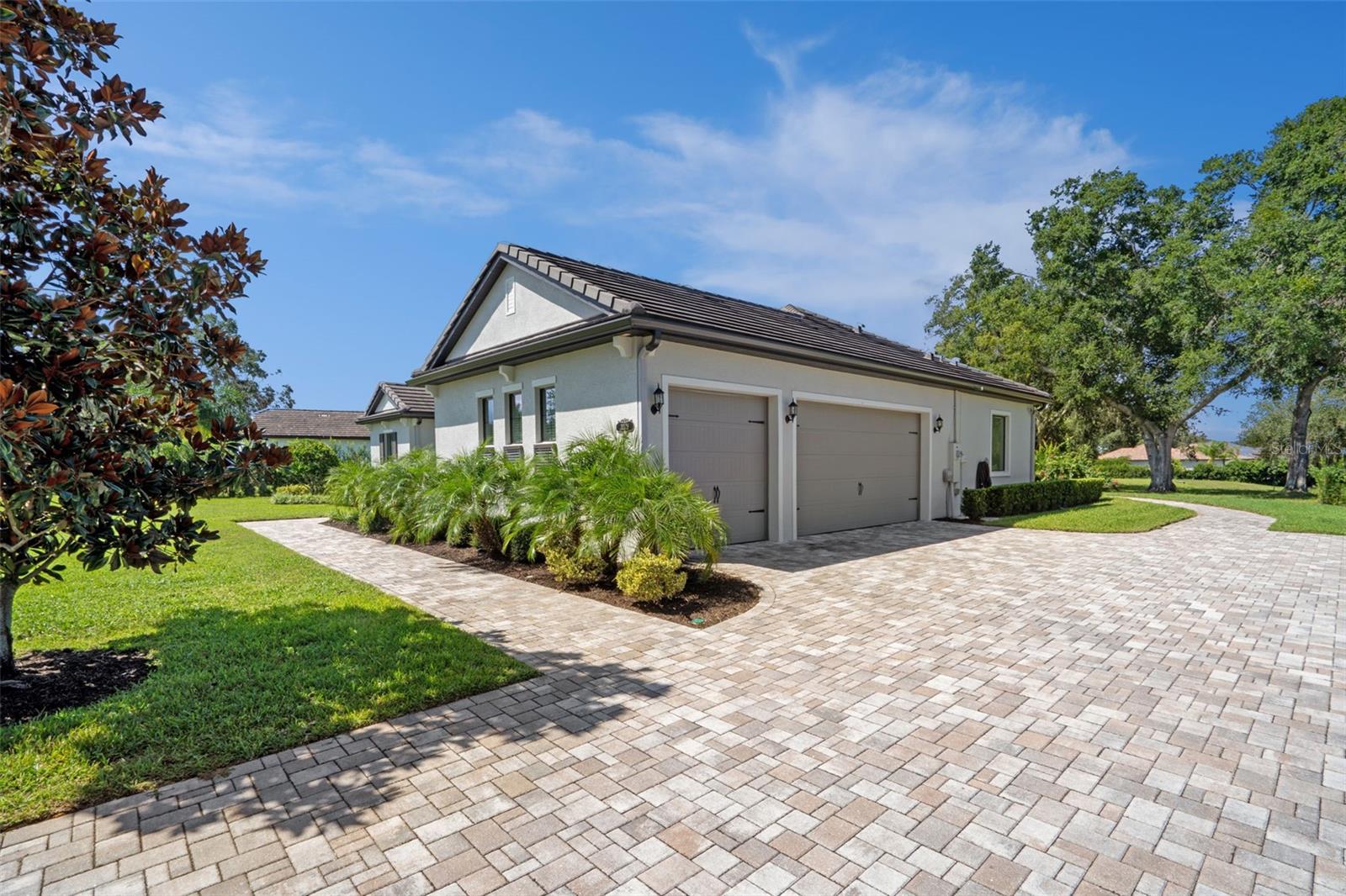 HEATHROW COUNTRY ESTATE - Residential