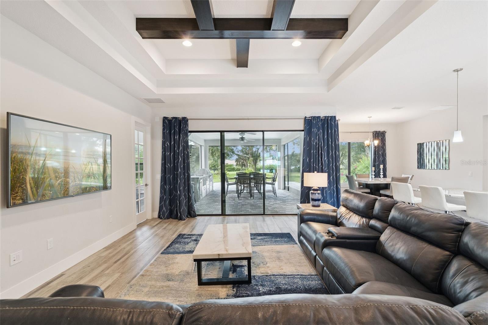 HEATHROW COUNTRY ESTATE - Residential