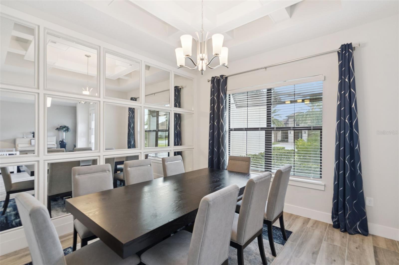 HEATHROW COUNTRY ESTATE - Residential