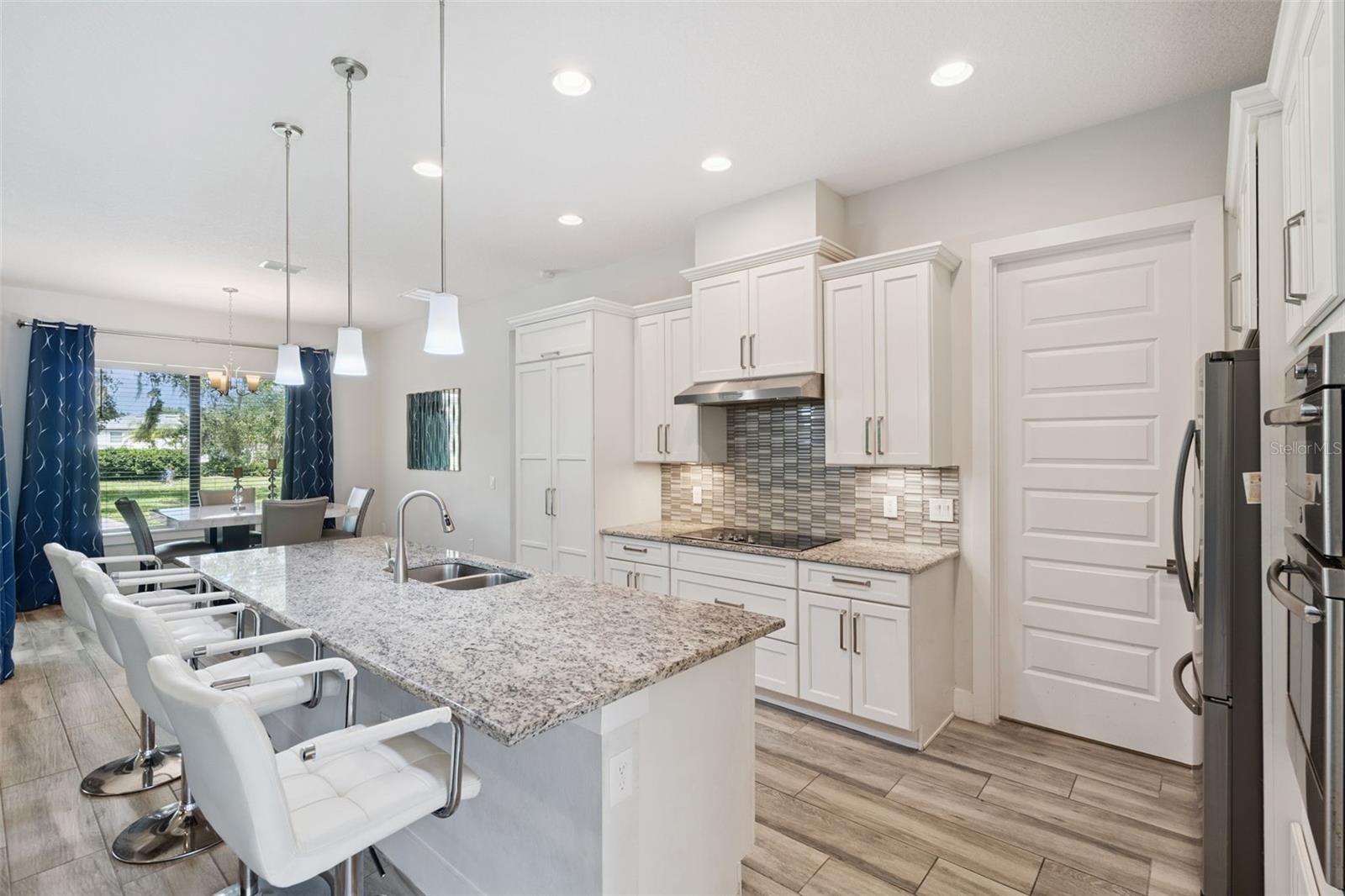 HEATHROW COUNTRY ESTATE - Residential