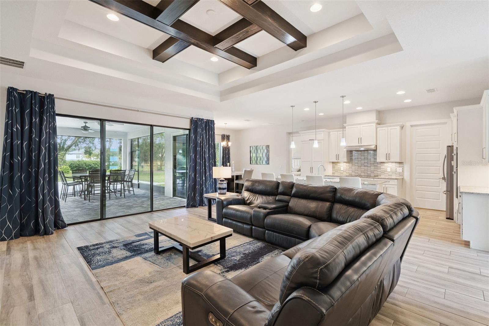 HEATHROW COUNTRY ESTATE - Residential