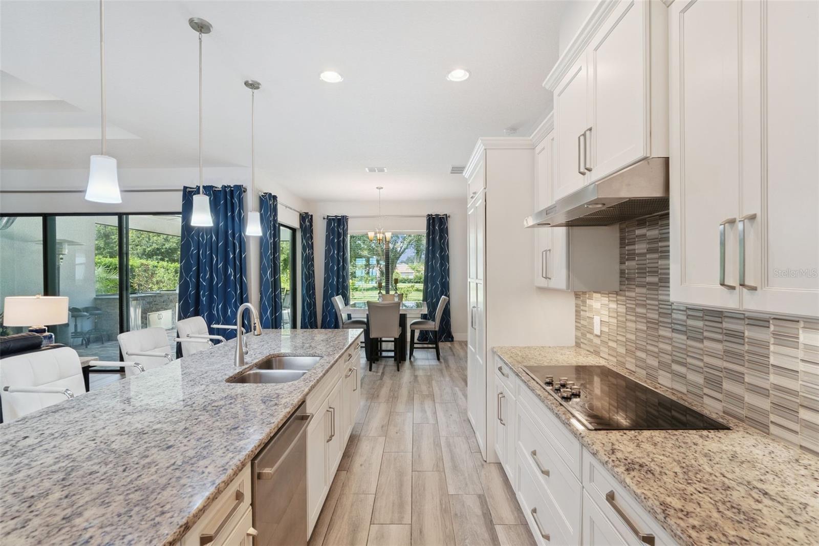 HEATHROW COUNTRY ESTATE - Residential