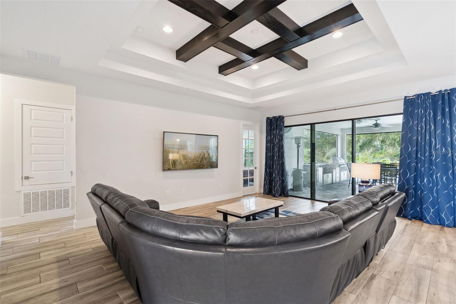 HEATHROW COUNTRY ESTATE - Residential