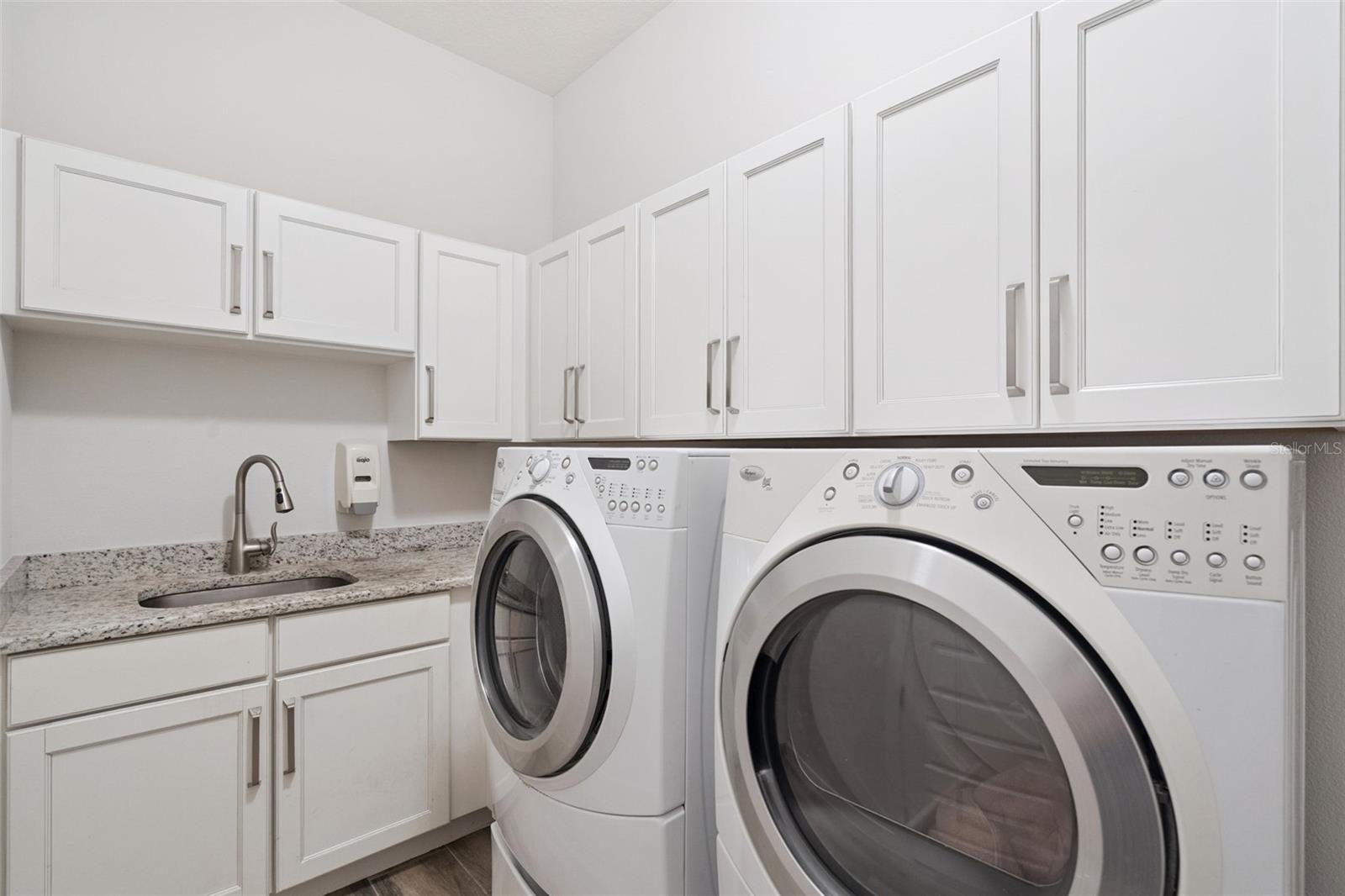 HEATHROW COUNTRY ESTATE - Residential