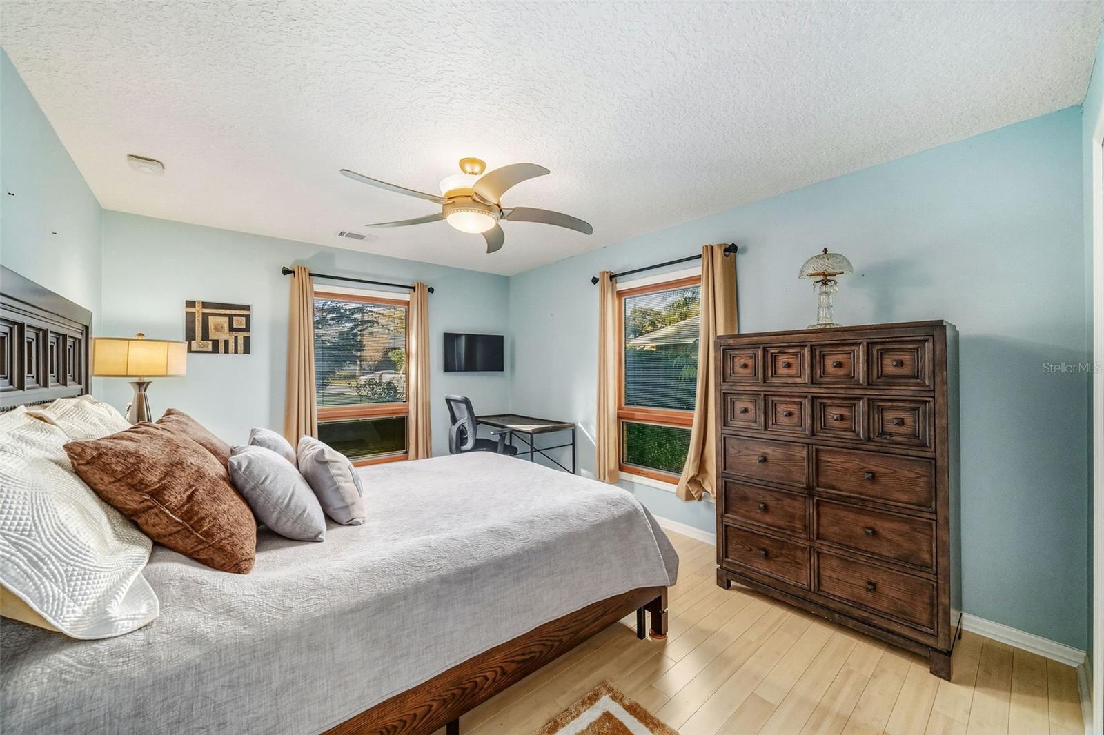 PELICAN BAY - Residential