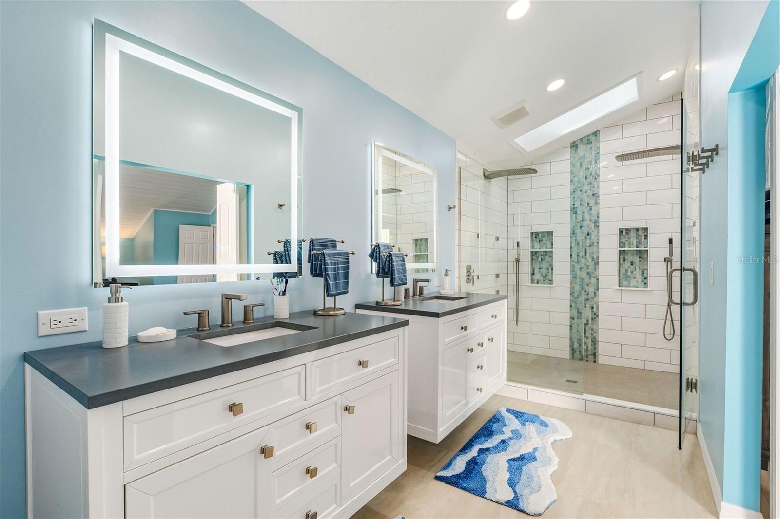 PELICAN BAY - Residential