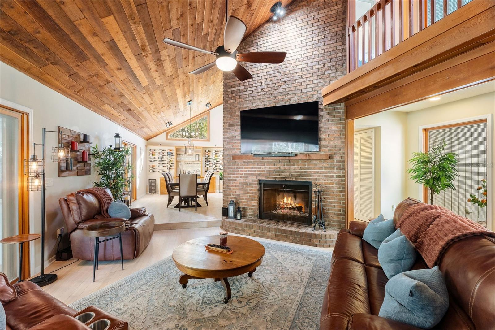 PELICAN BAY - Residential