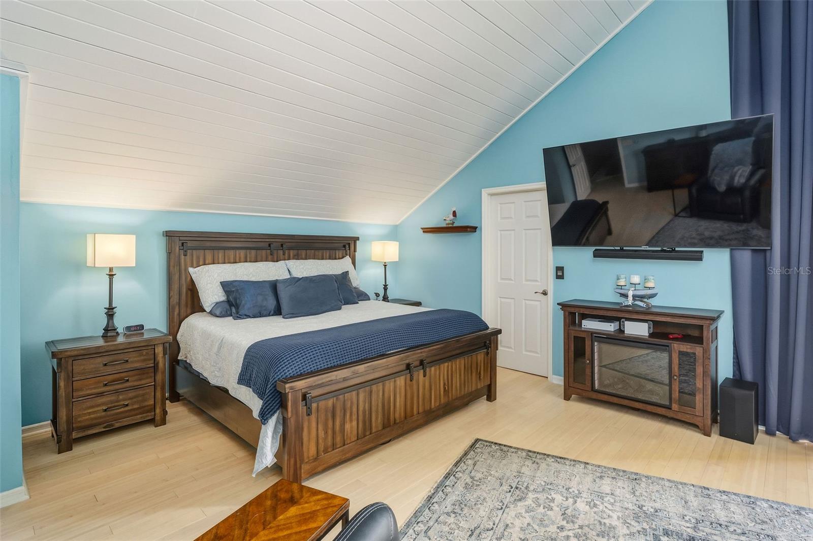 PELICAN BAY - Residential