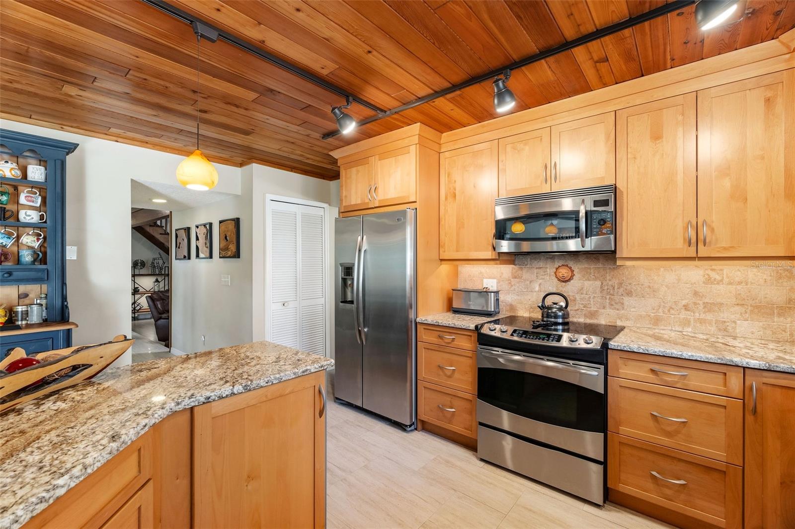 PELICAN BAY - Residential