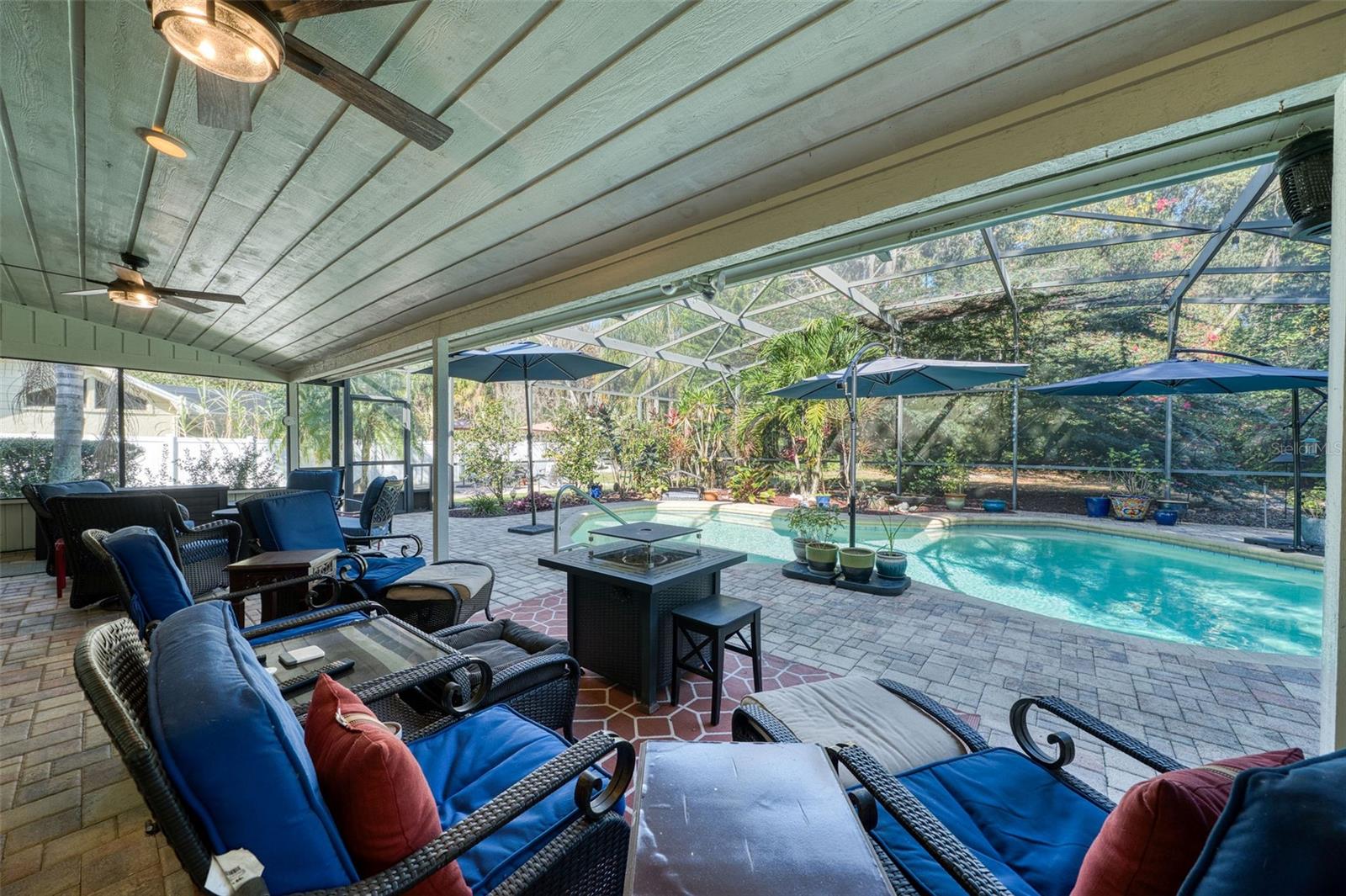 PELICAN BAY - Residential