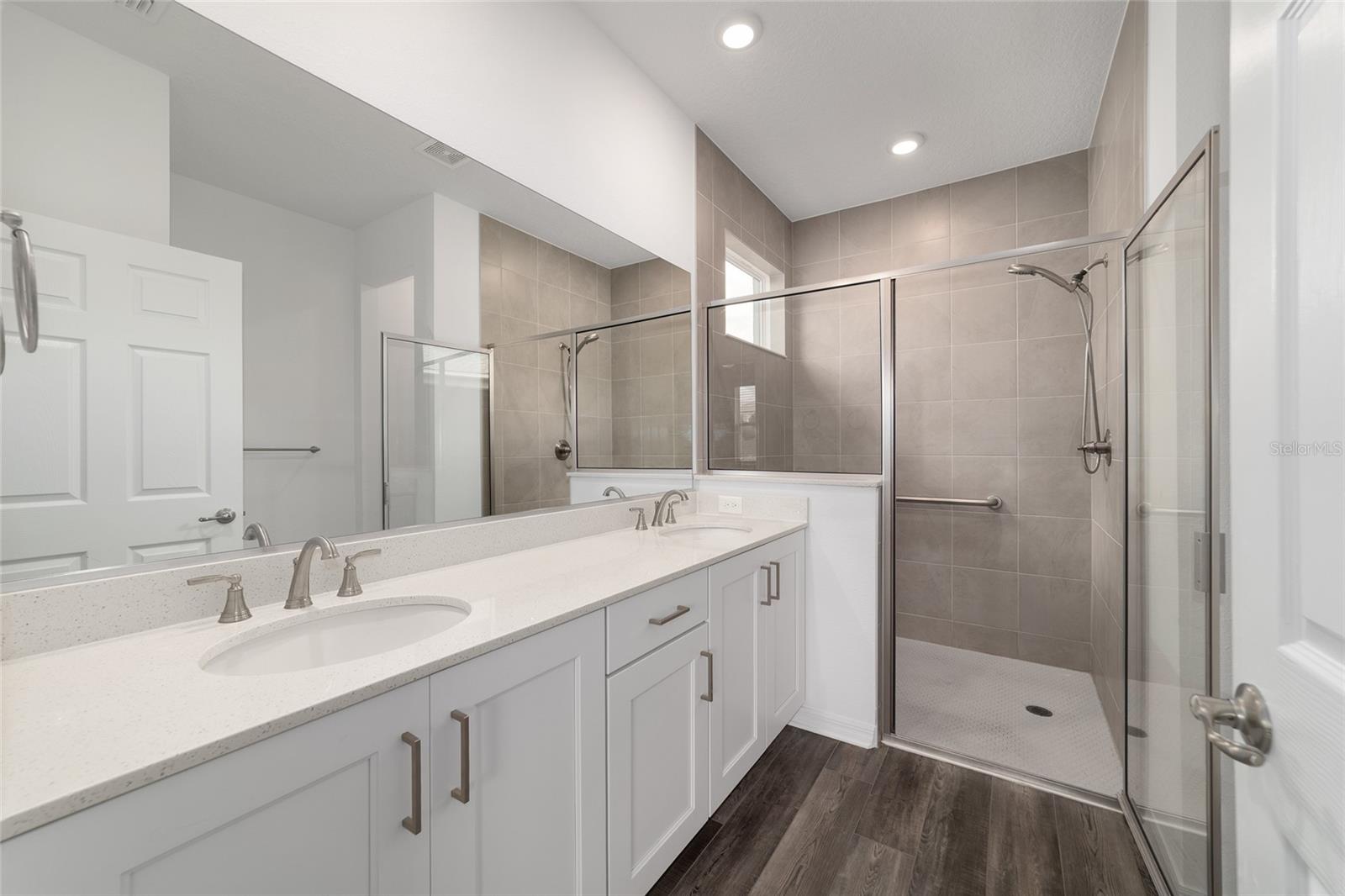 ON TOP OF THE WORLD - Residential