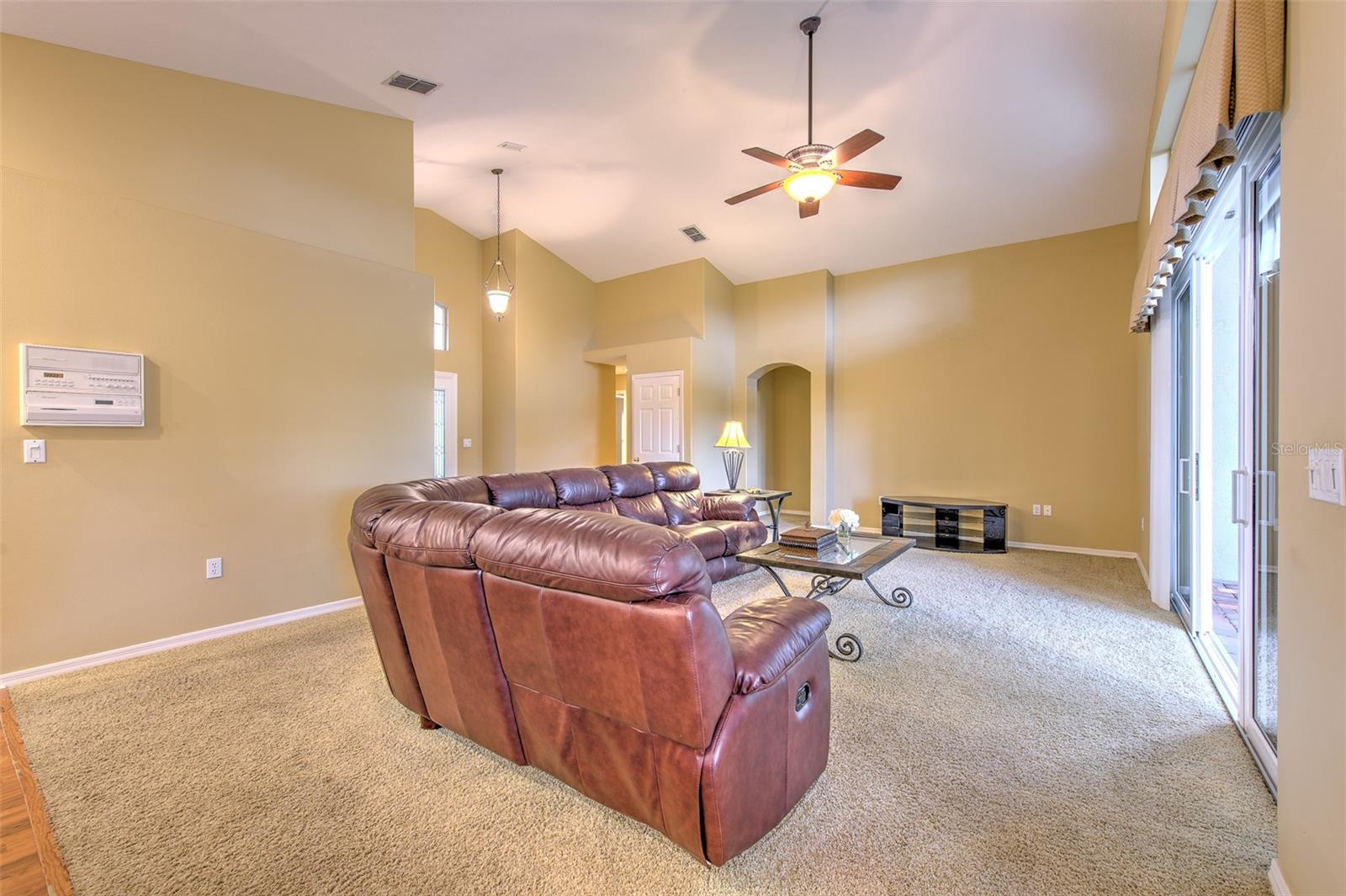 RIVER HILLS COUNTRY CLUB - Residential