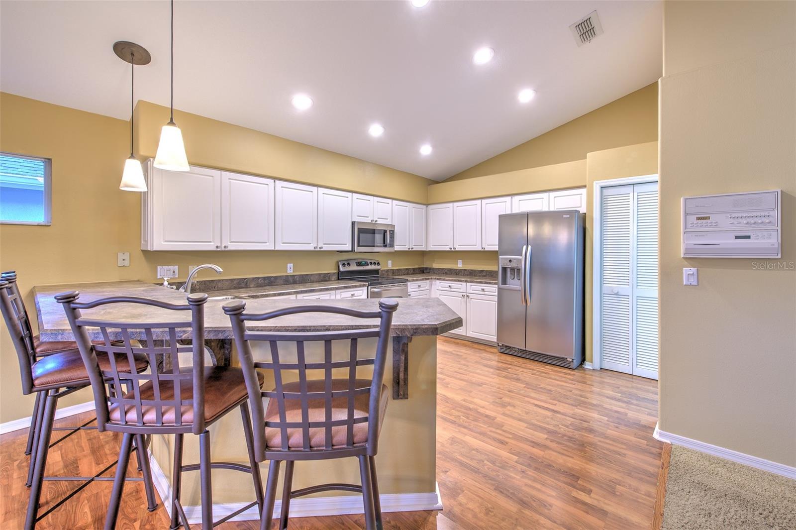 RIVER HILLS COUNTRY CLUB - Residential