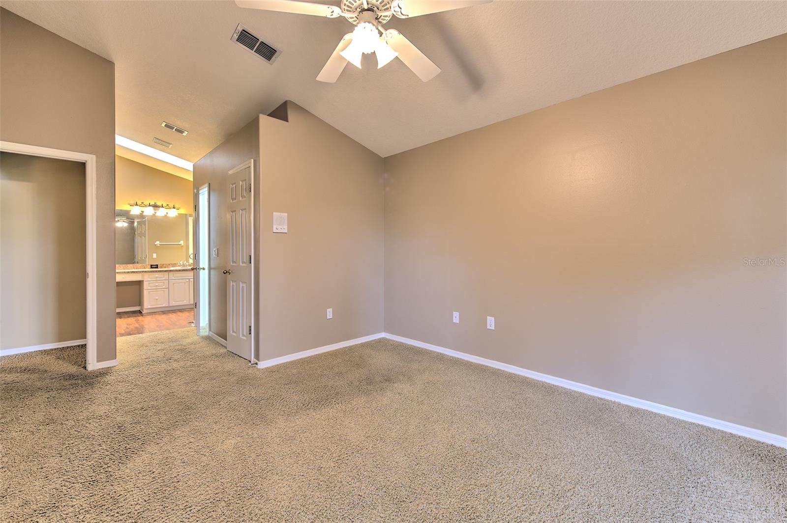 RIVER HILLS COUNTRY CLUB - Residential