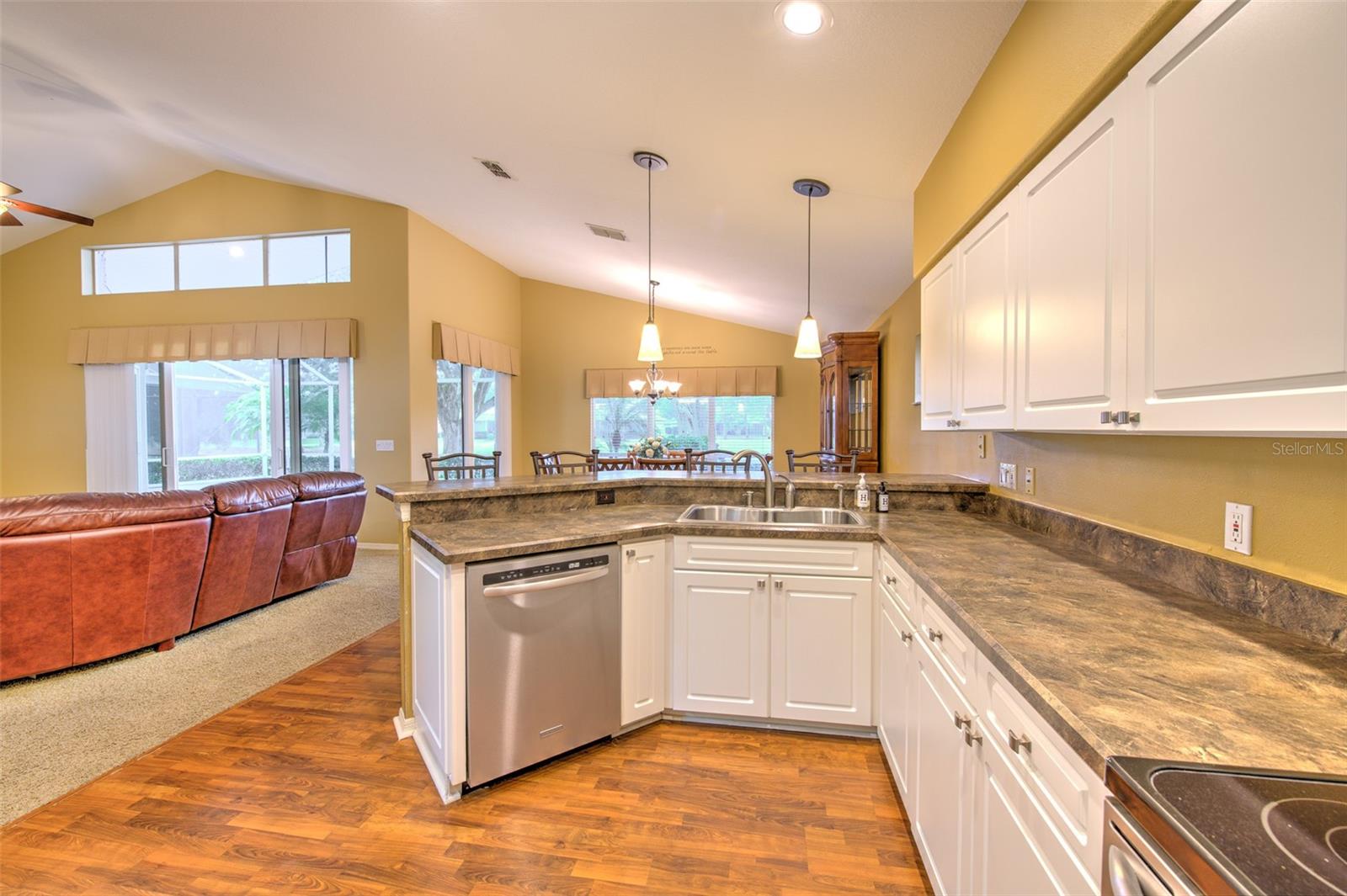 RIVER HILLS COUNTRY CLUB - Residential