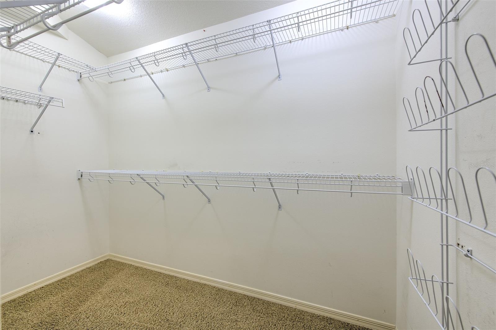 RIVER HILLS COUNTRY CLUB - Residential