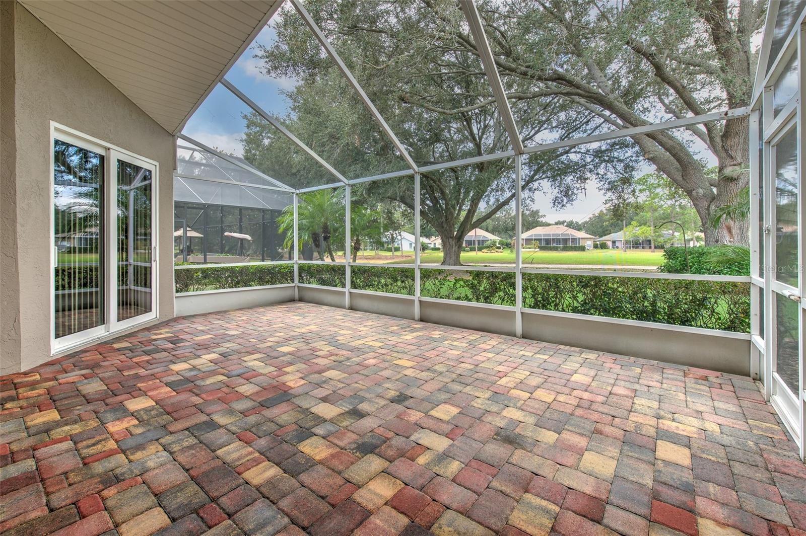 RIVER HILLS COUNTRY CLUB - Residential