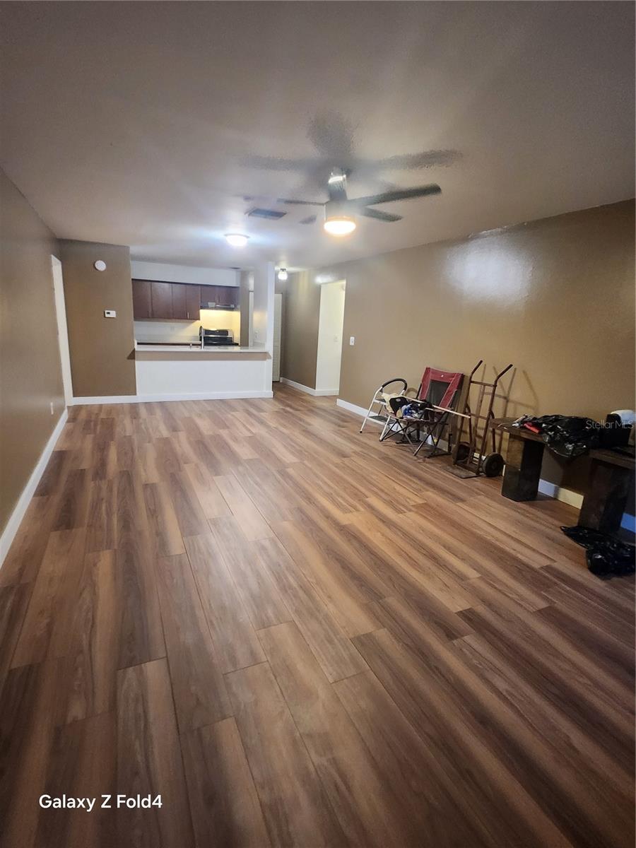 THE TOWERS AT CARROLLWOOD VILL - Residential