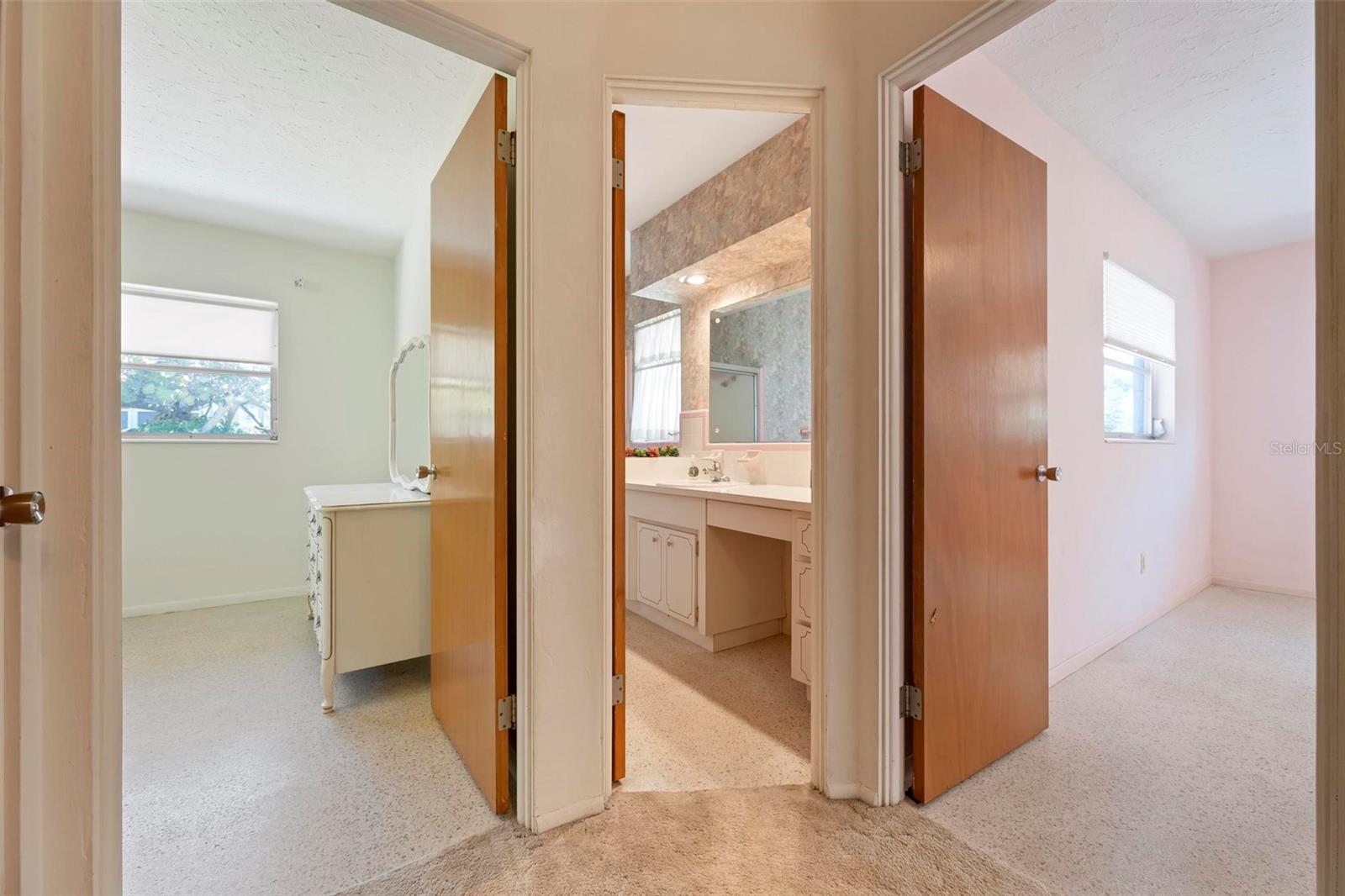 SOUTH GATE - Residential