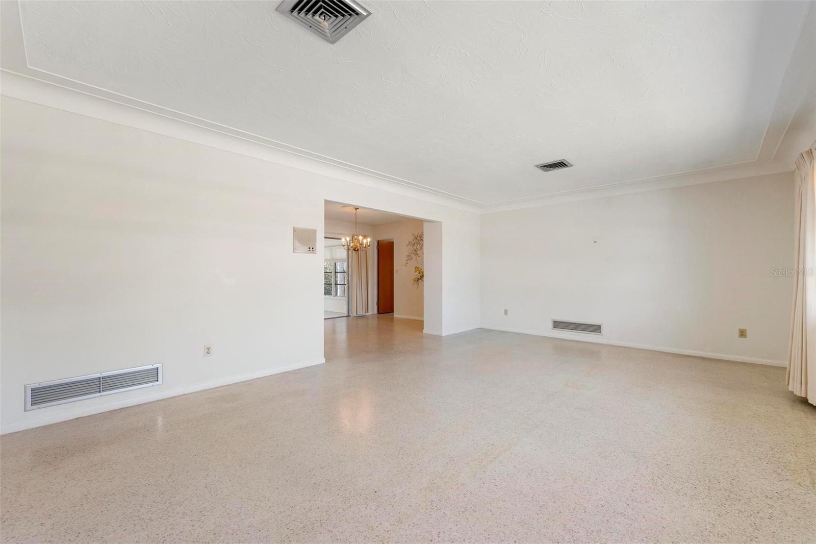 SOUTH GATE - Residential