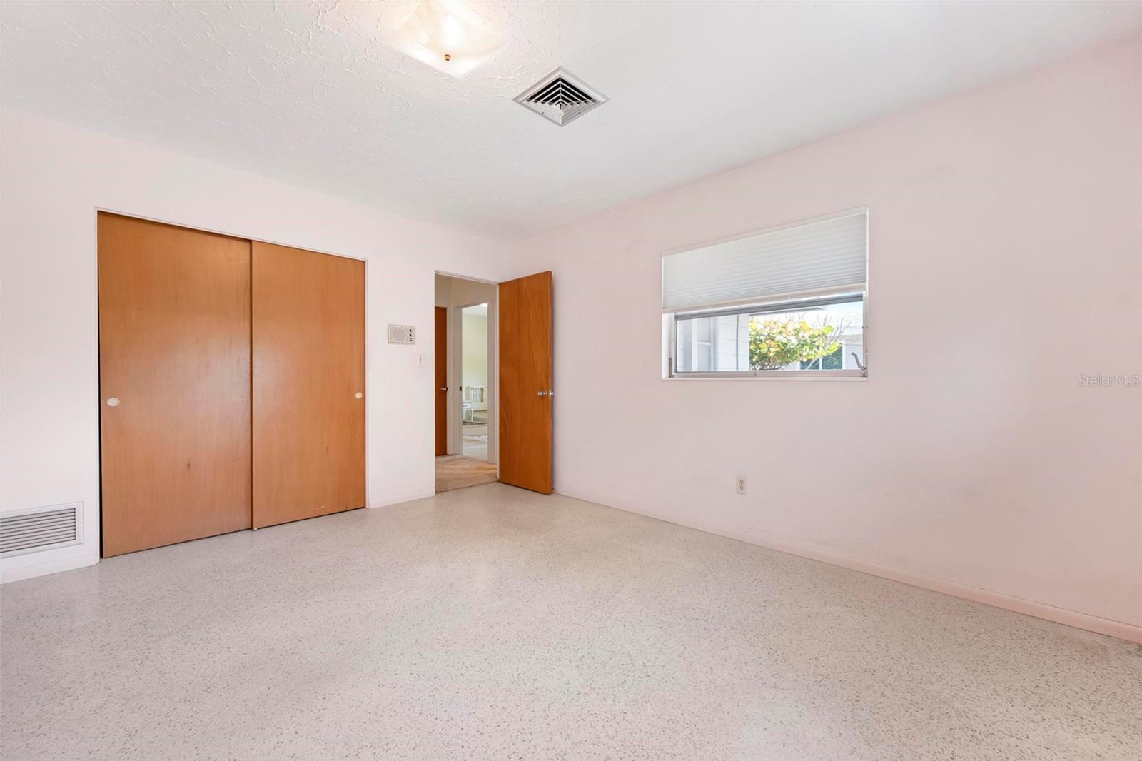 SOUTH GATE - Residential