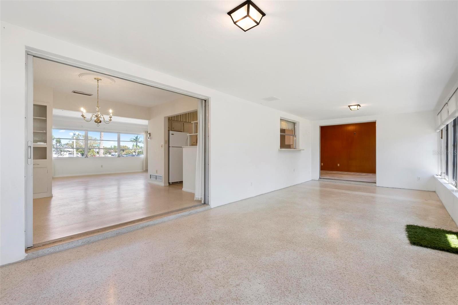 SOUTH GATE - Residential