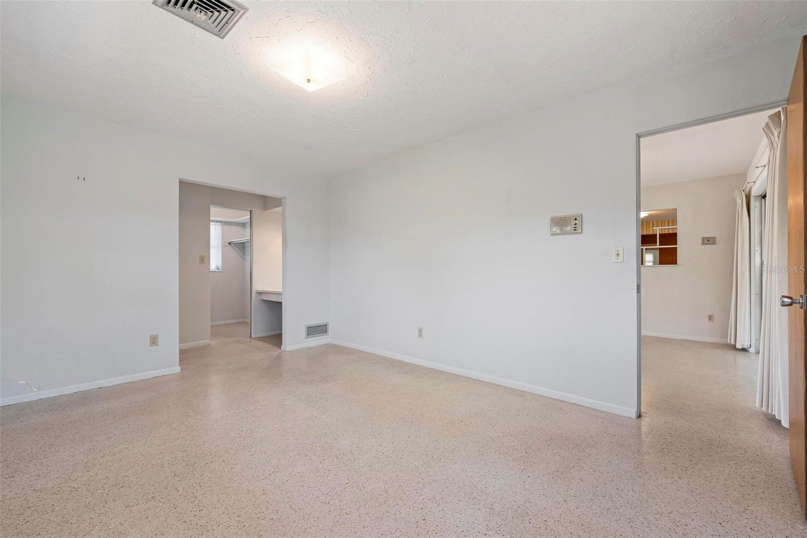 SOUTH GATE - Residential